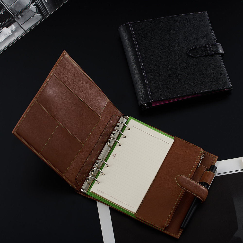 Huma Bhabha and ウルス フィッシャー　2冊セット ナトゥーラ HB×WA5 25mm belt [6809] システム手帳商品一覧 ASHFORD